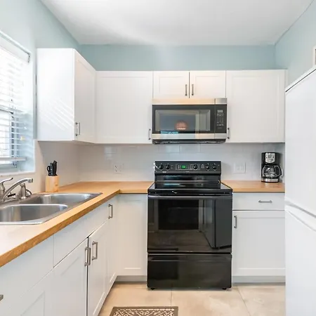 Cute One Bedroom At The Coral Resort Apts Clearwater Beach Exterior photo