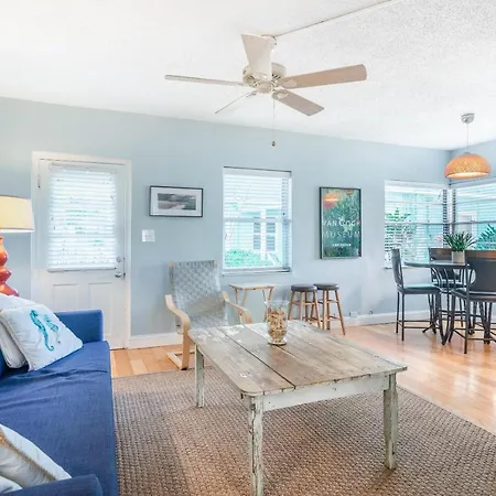Cute One Bedroom At The Coral Resort Apts Clearwater Beach Exterior photo