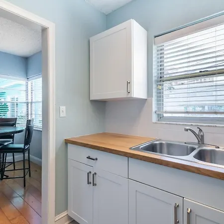 Cute One Bedroom At The Coral Resort Apts Clearwater Beach Exterior photo