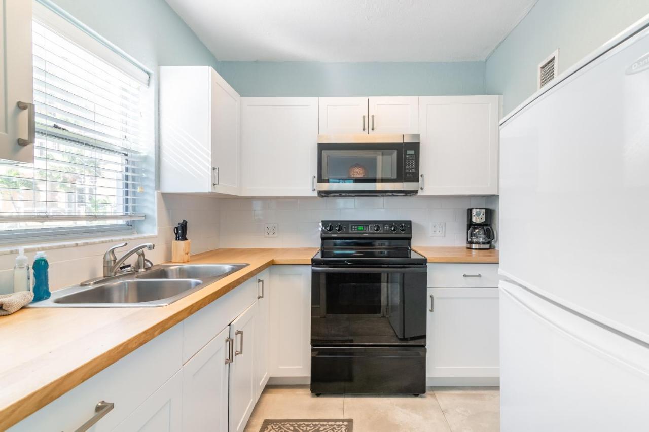 Cute One Bedroom At The Coral Apts Clearwater Beach