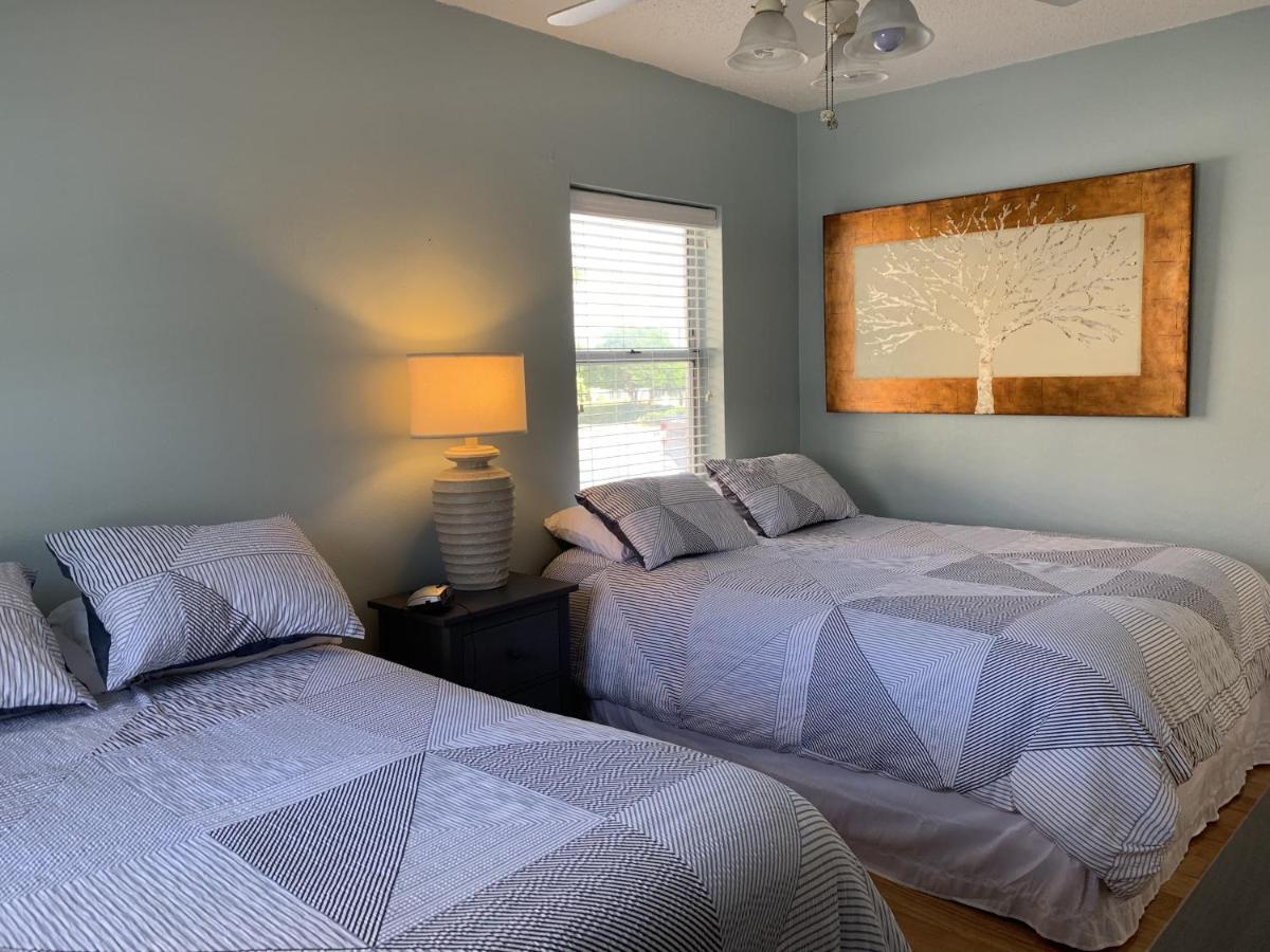 Cute One Bedroom At The Coral Apts Apartment