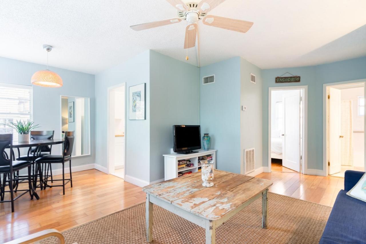 Cute One Bedroom At The Coral Apts *